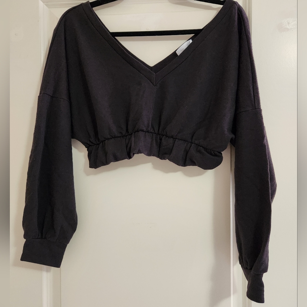 ✨️3/$20✨️ Junie Black Cropped Sweater